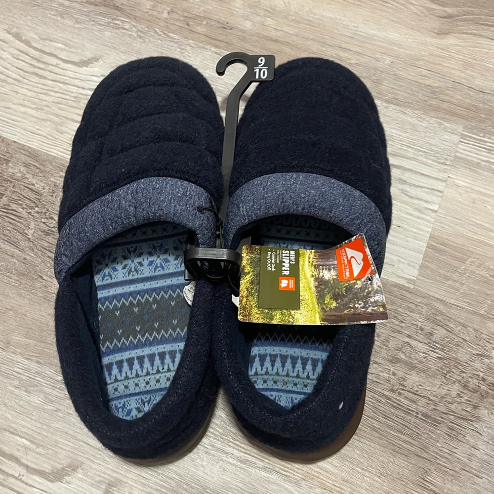 MENS NWT ozark trail slippers